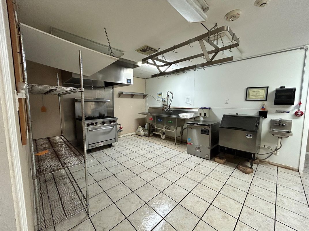 Garage, Interior