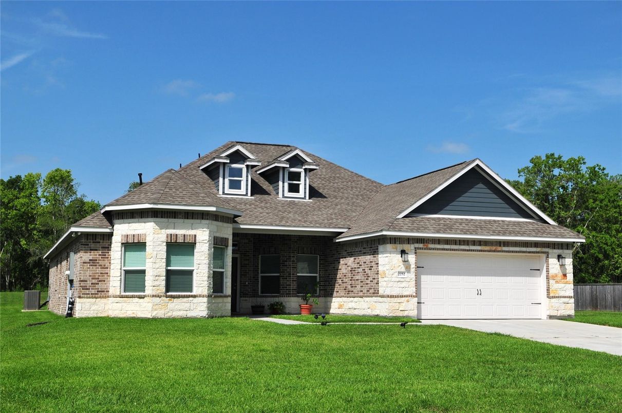Attached, Exterior, Facade, Brick Facade, Ranch