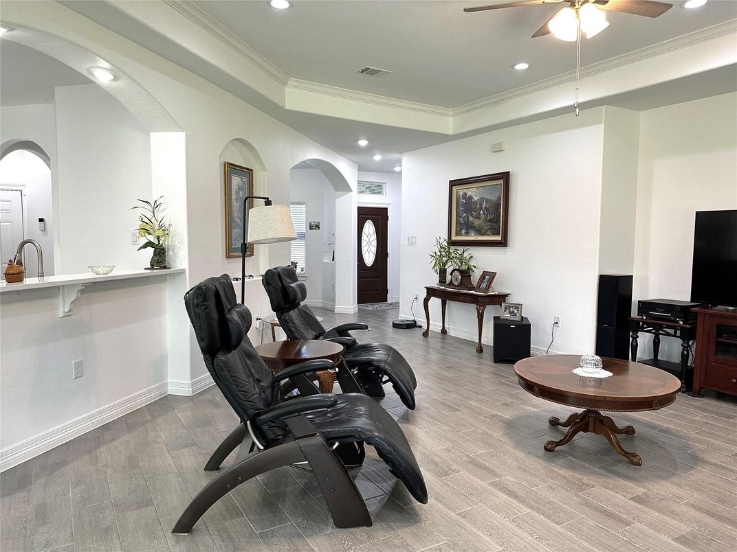 Interior, Recessed Lighting, Wood Texture Flooring
