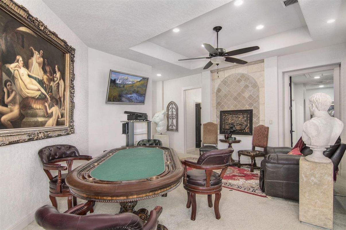 Game Room, Interior, Recessed Lighting