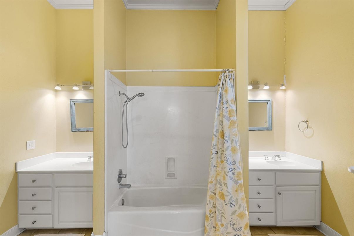 Bathroom, Dual Sink Vanities, Interior
