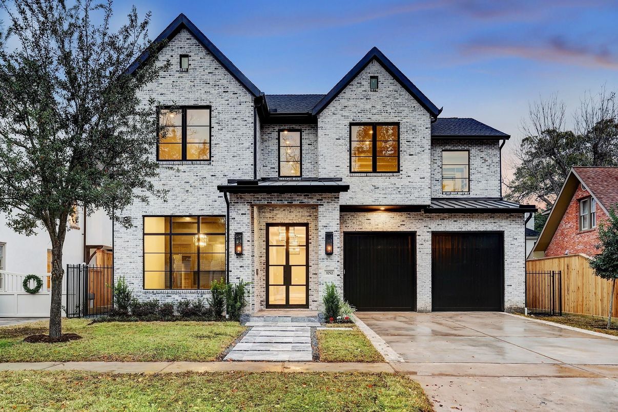 Attached, Exterior, Facade, Brick Traditional