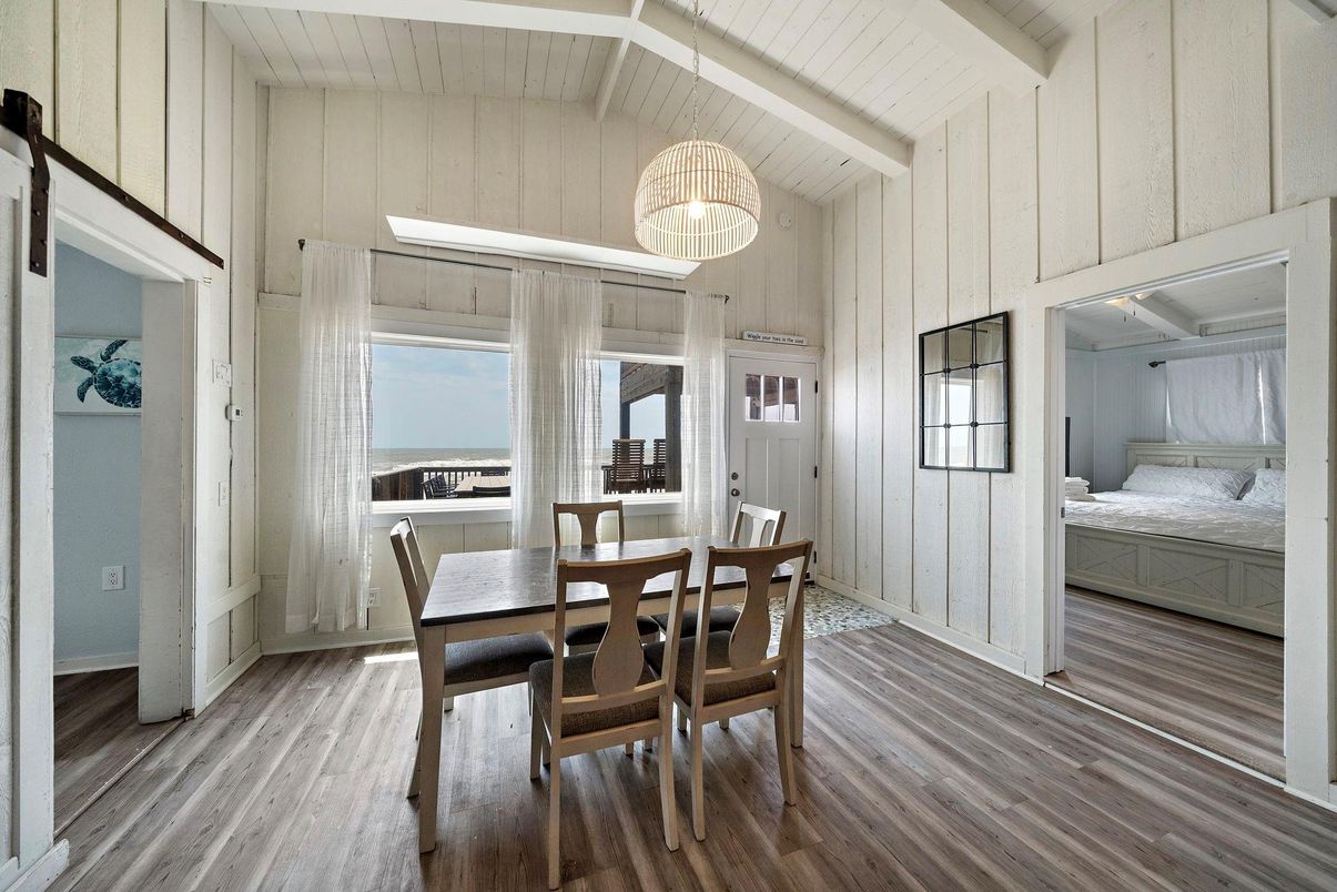 Bedroom, Dining room, Interior, Pendant Lights, Water, Wood Texture Flooring