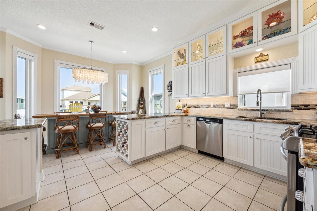 Chandelier, Interior, Kitchen, Recessed Lighting, Stainless Steel Appliances