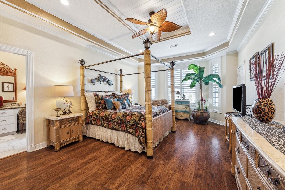 Bedroom, Interior, Recessed Lighting, Wood Texture Flooring
