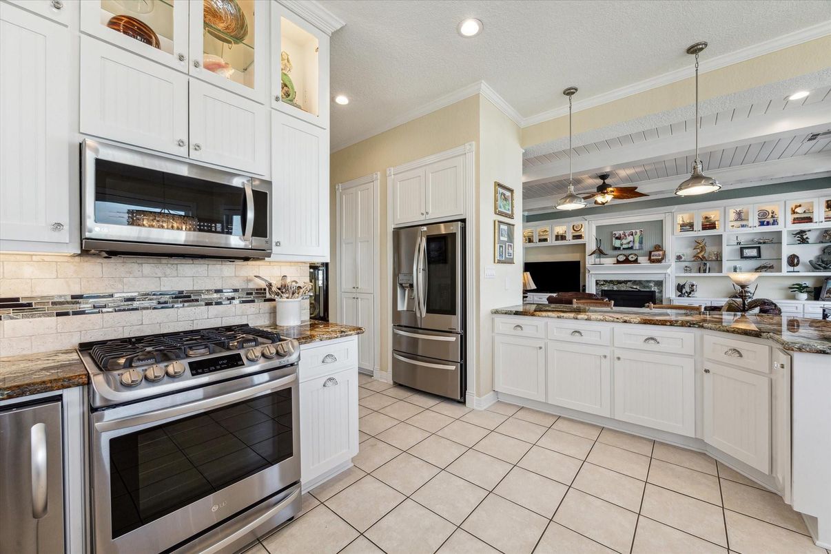 Interior, Kitchen, Pendant Lights, Recessed Lighting, Stainless Steel Appliances
