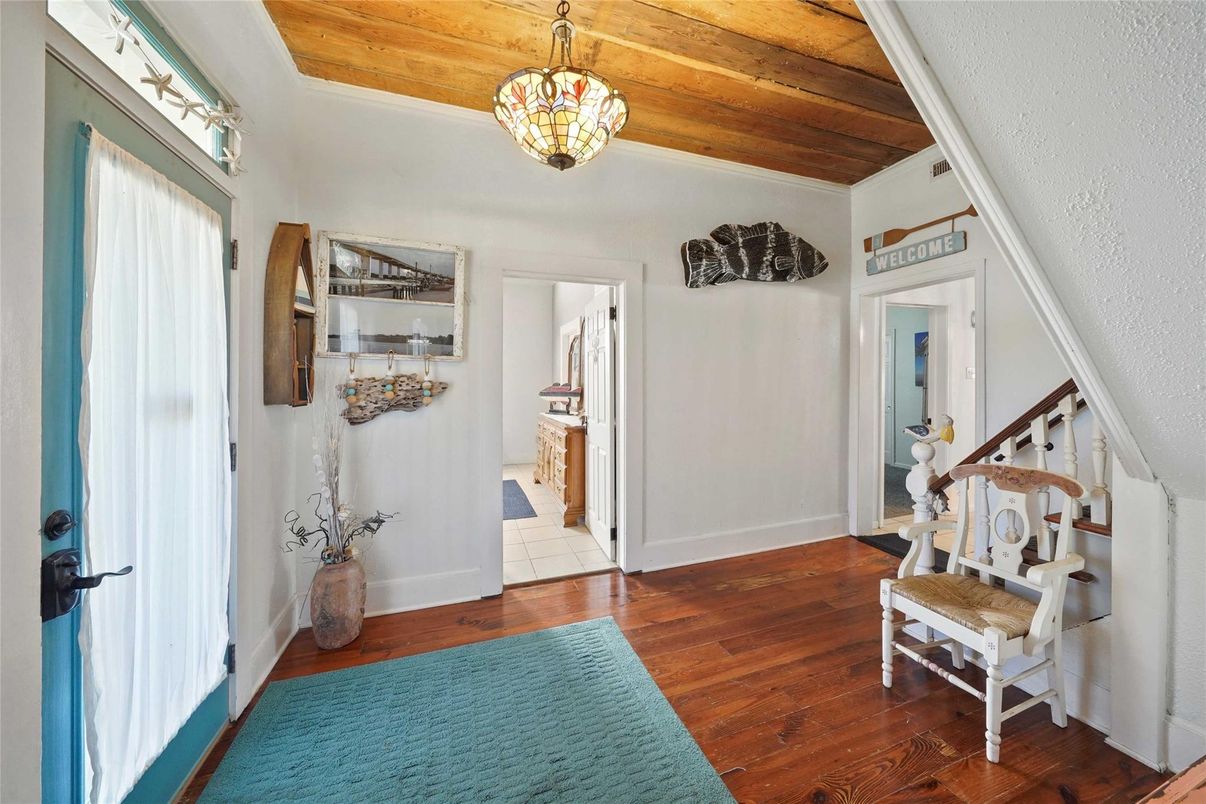 Interior, Pendant Lights, Wooden Ceilings, Wood Texture Flooring