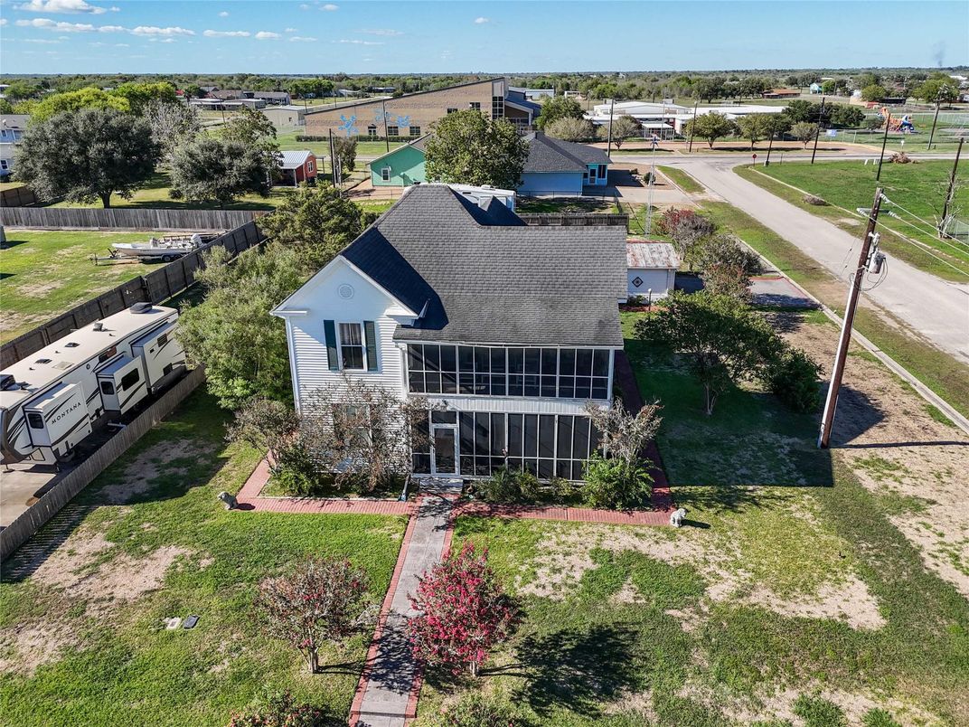 Exterior, Drone