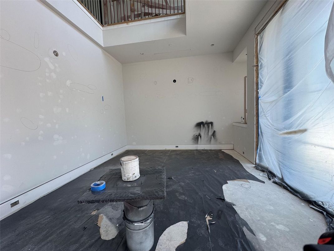 Empty room, Interior