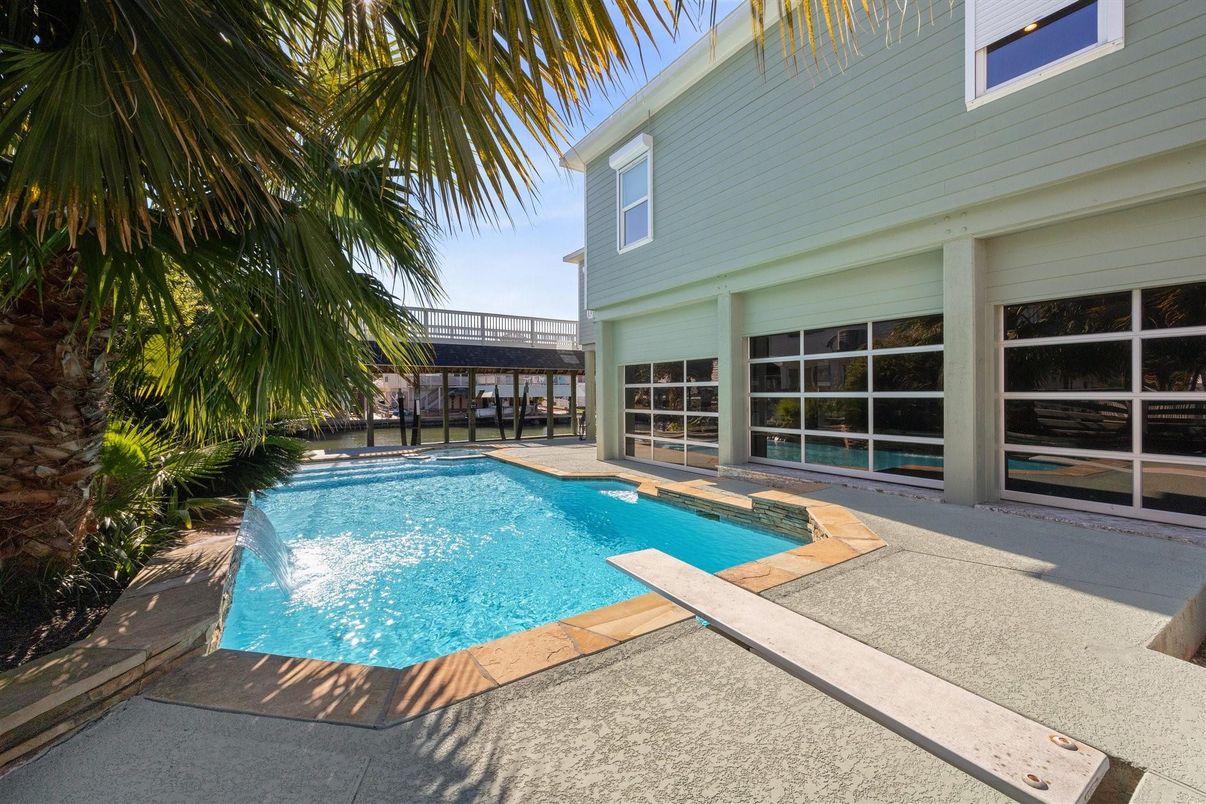 Exterior, Pool