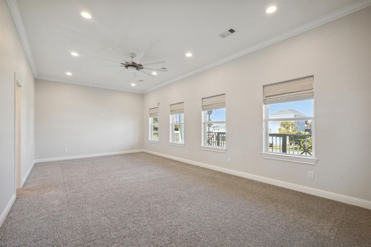 Empty room, Interior, Recessed Lighting