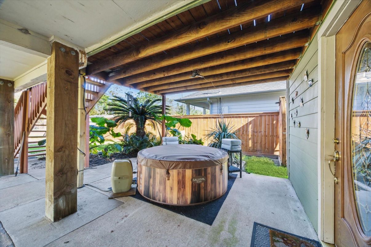 Exterior, Hot Tub