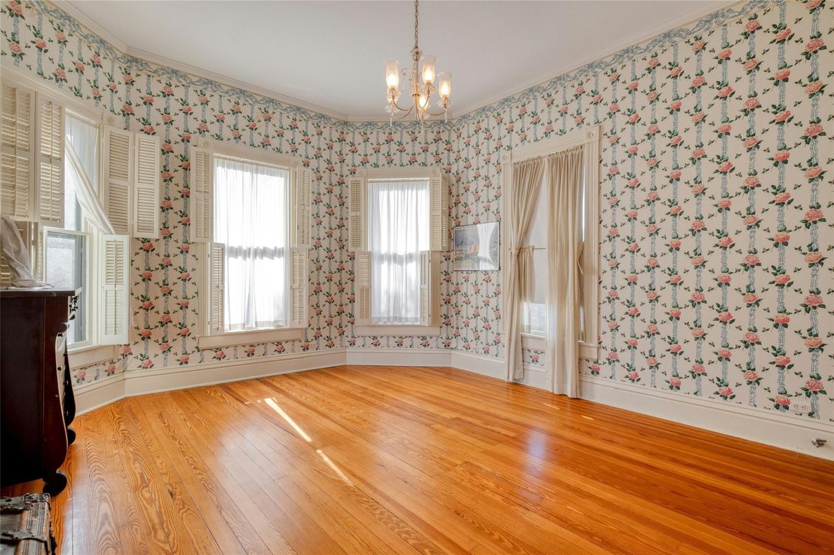 Chandelier, Empty room, Interior, Wood Texture Flooring