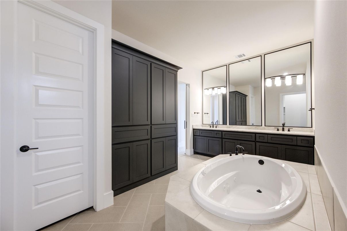 Bathroom, Dual Sink Vanities, Interior