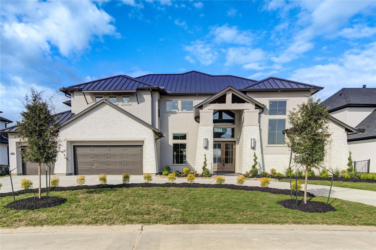 Attached, Exterior, Facade, Mediterranean