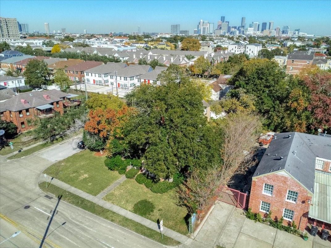 Exterior, Drone