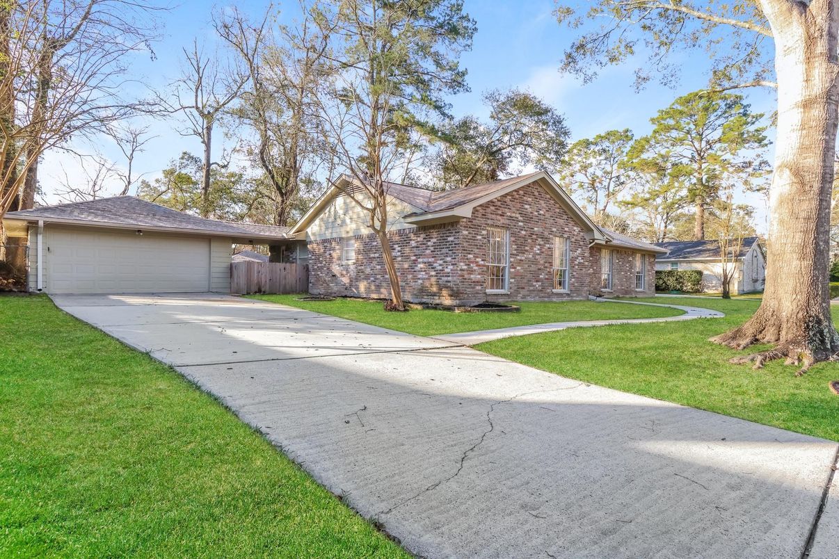 Attached, Backyard, Detached Garage, Exterior, Facade, Brick Facade, Ranch