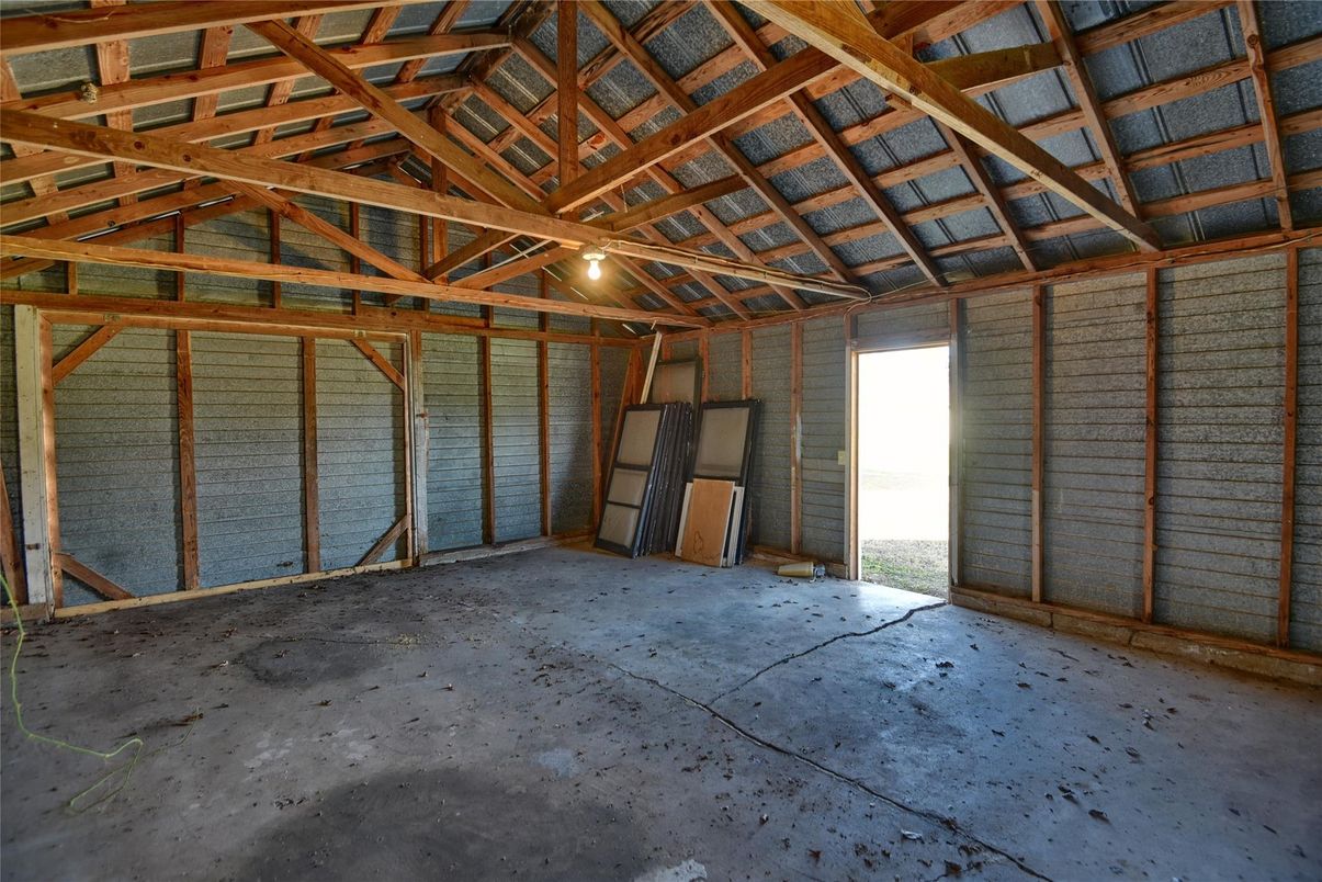 Empty room, Interior, Wooden Beams