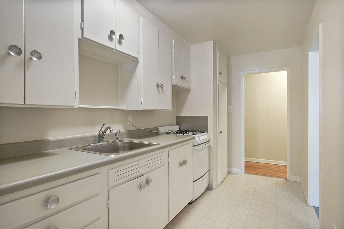 Interior, Kitchen, Washer, Wood Texture Flooring