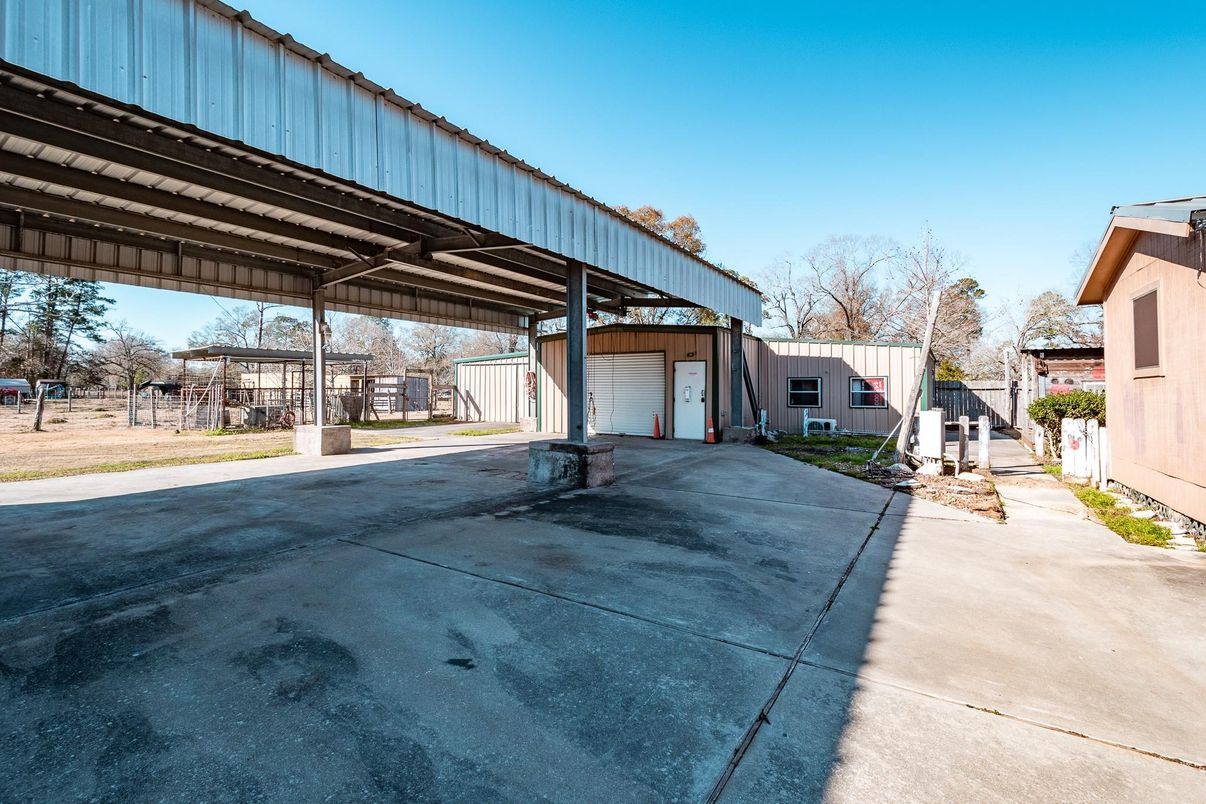Backyard, Detached Garage, Exterior