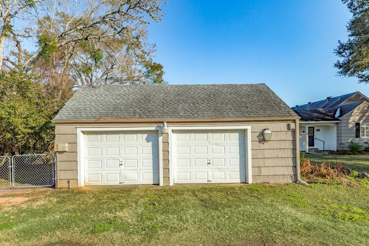 Detached Garage, Exterior