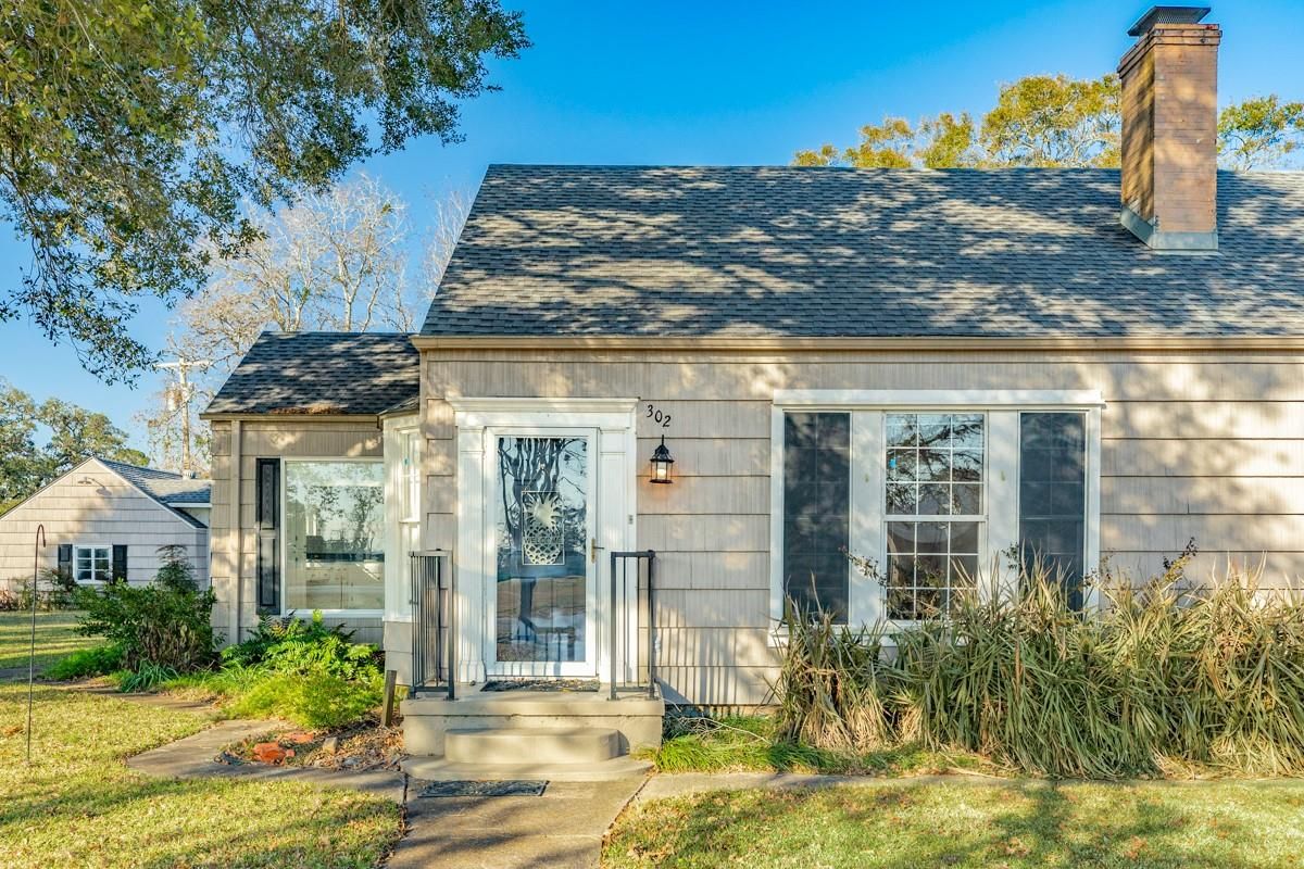 Exterior, Facade, Cape Cod