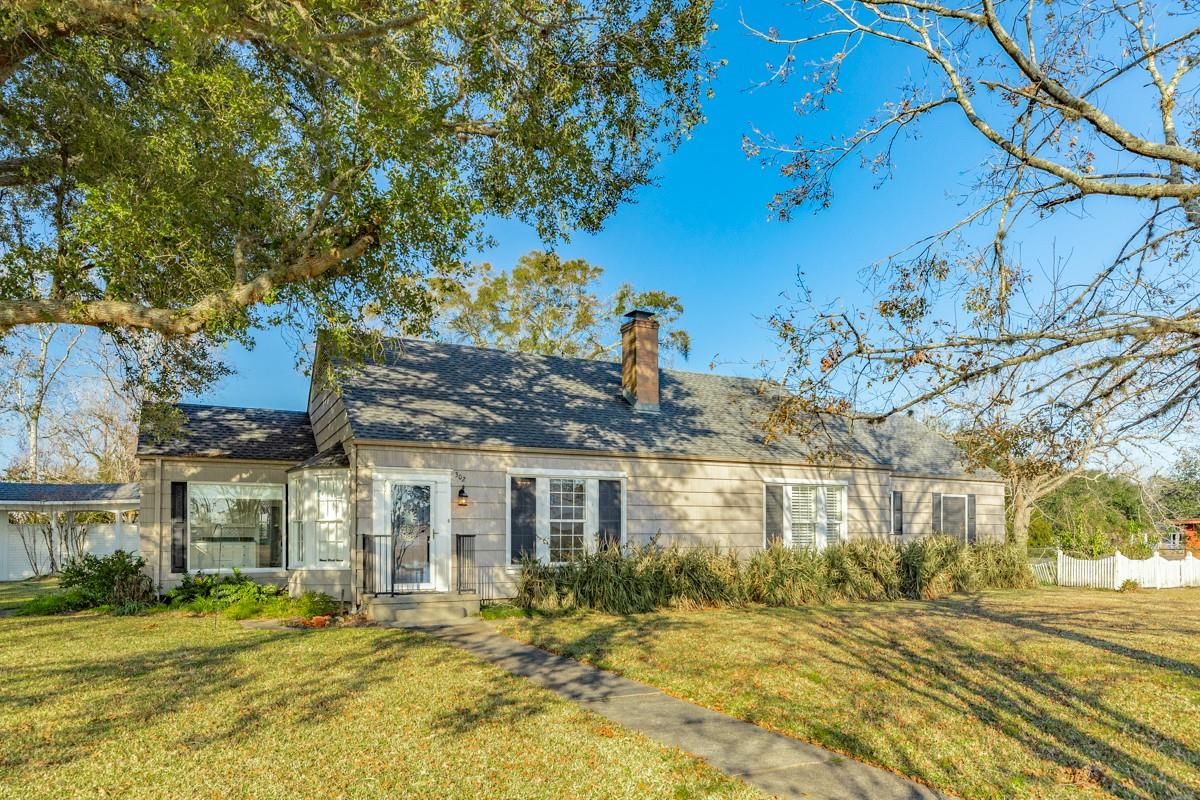 Backyard, Exterior, Facade, Cape Cod