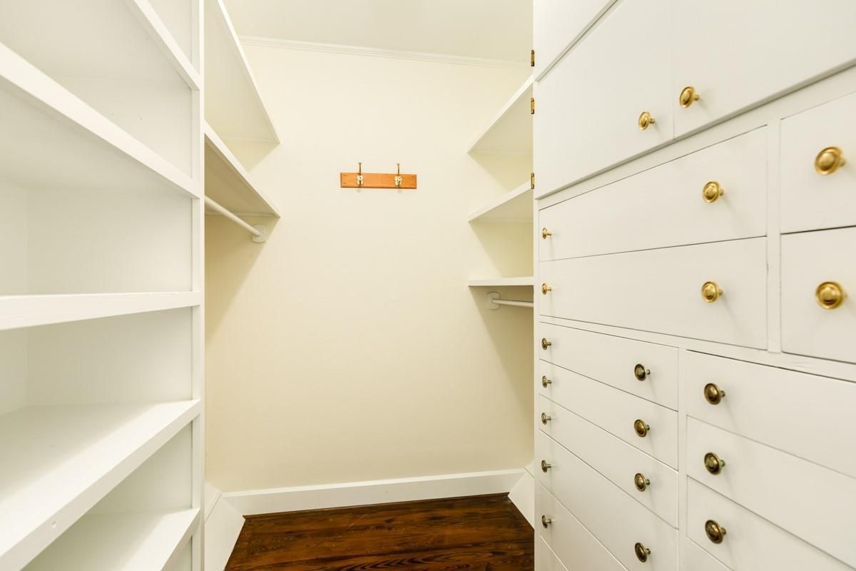 Interior, Walk-in Closets, Wood Texture Flooring