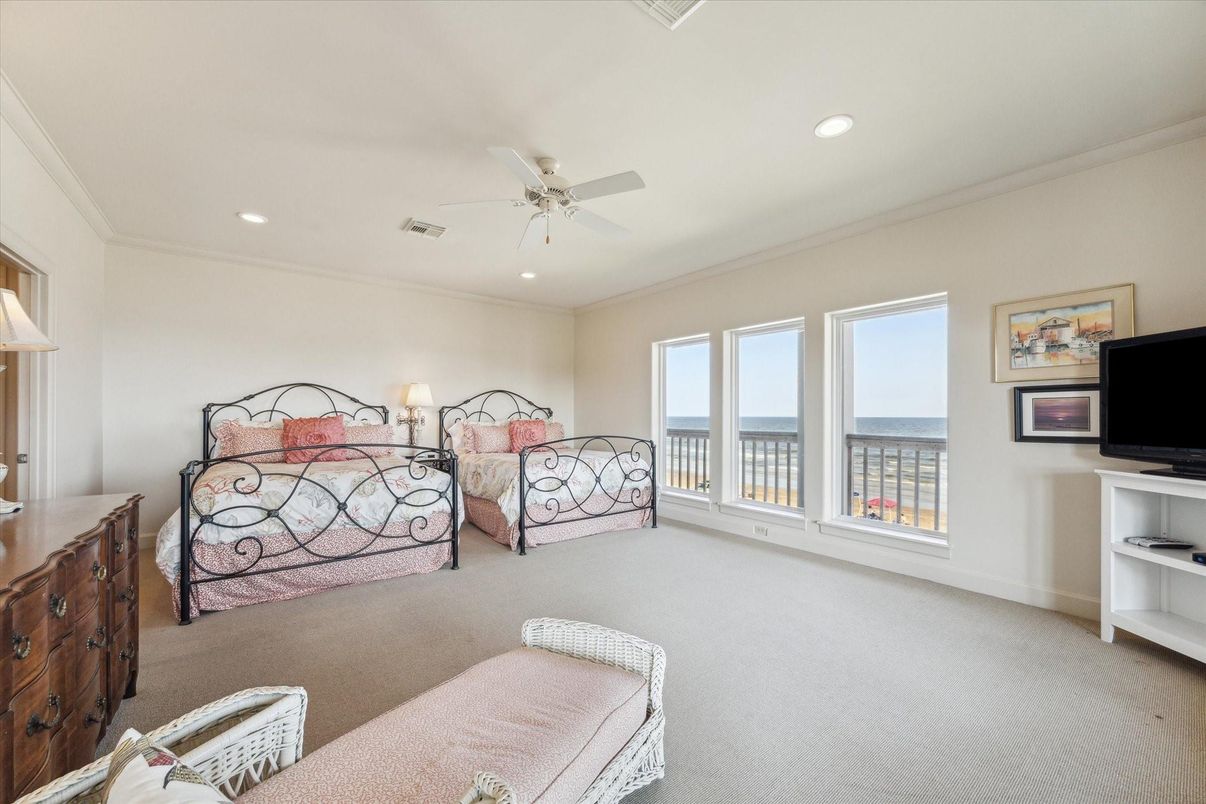 Bedroom, Interior, Recessed Lighting, Water