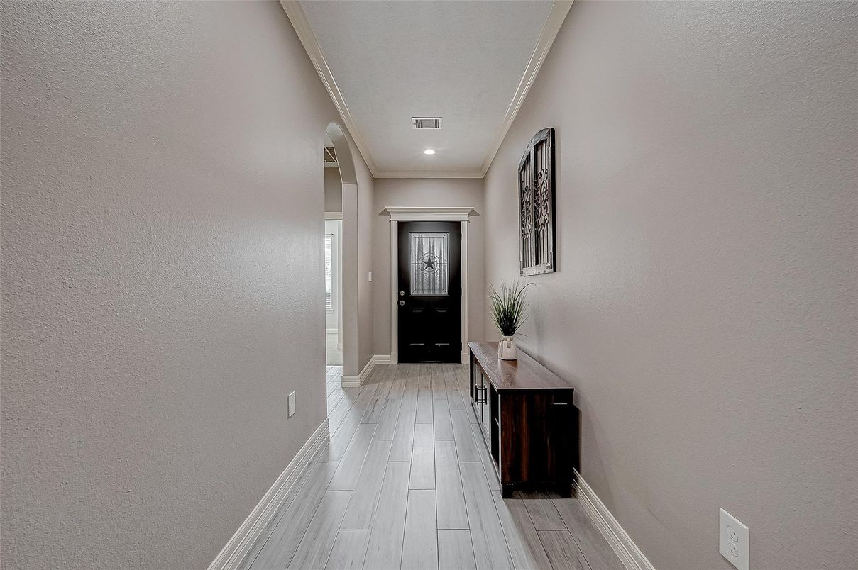 Interior, Recessed Lighting, Wood Texture Flooring
