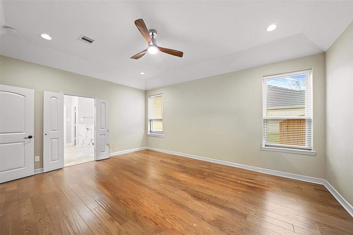 Empty room, Interior, Recessed Lighting, Wood Texture Flooring