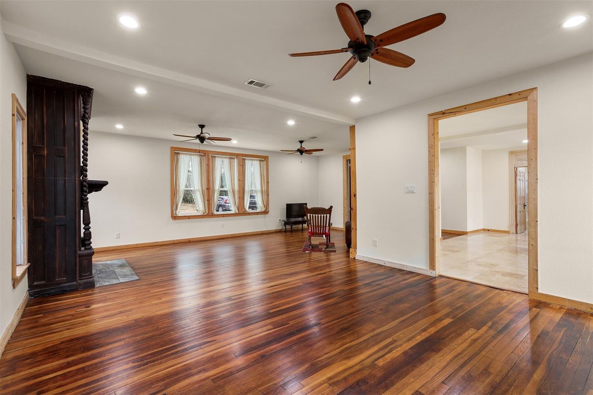 Empty room, Interior, Recessed Lighting, Wood Texture Flooring