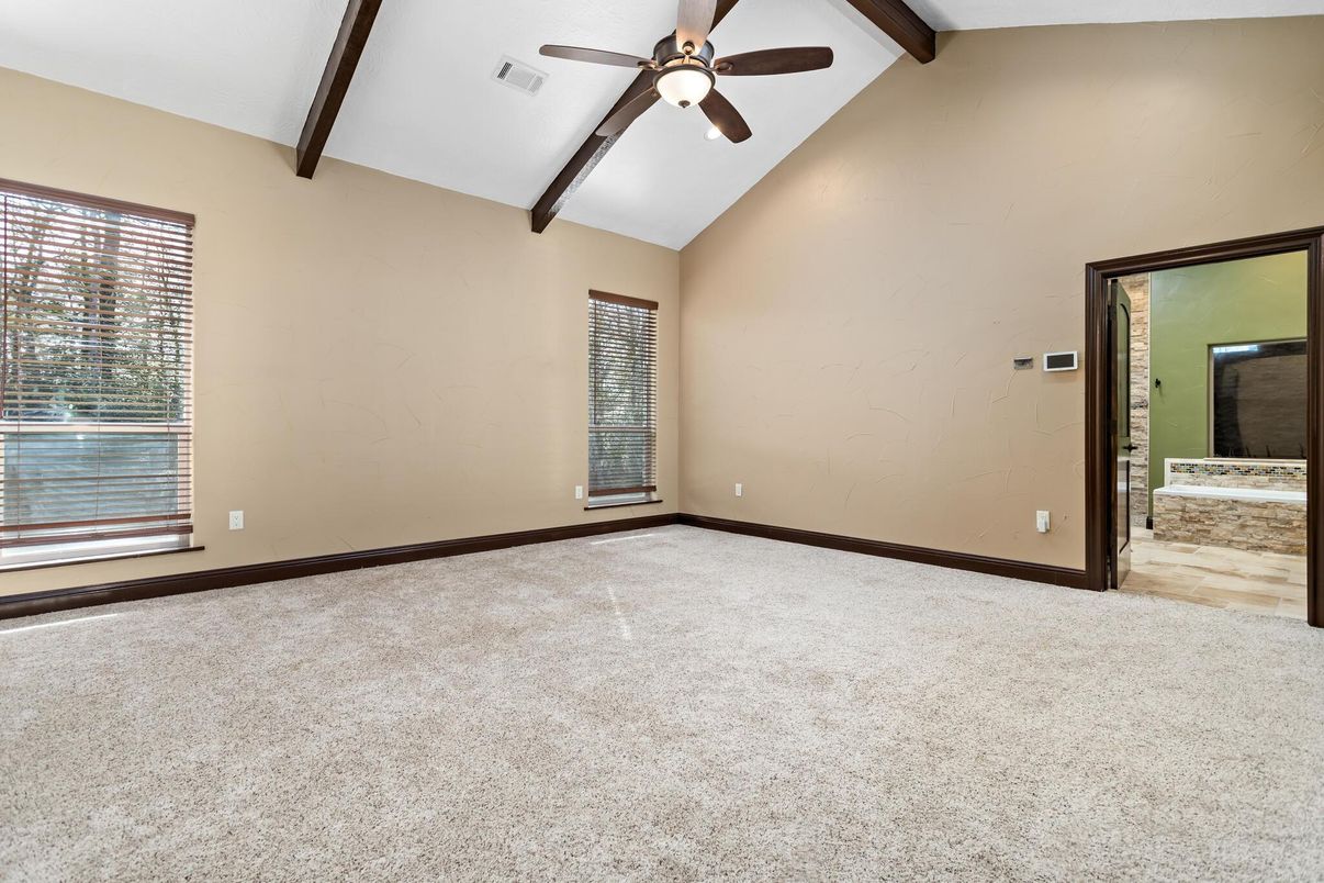 Empty room, Interior, Wooden Beams