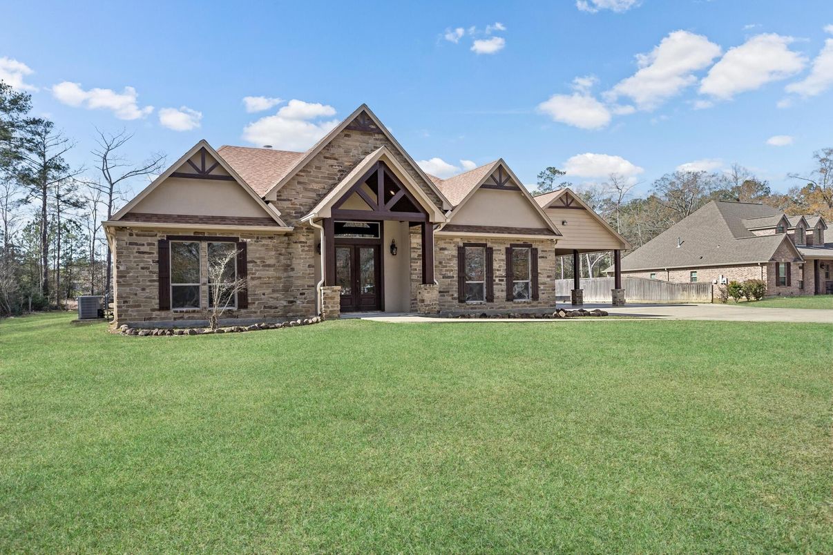 Backyard, Exterior, Facade, Log Home