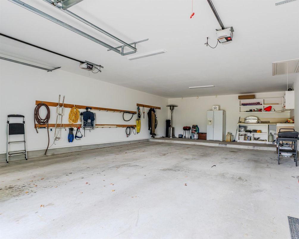 Garage, Interior