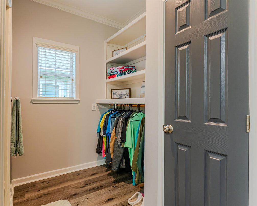 Interior, Walk-in Closets, Wood Texture Flooring