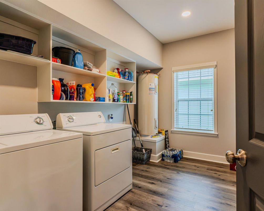 Interior, Recessed Lighting, Washer, Wood Texture Flooring