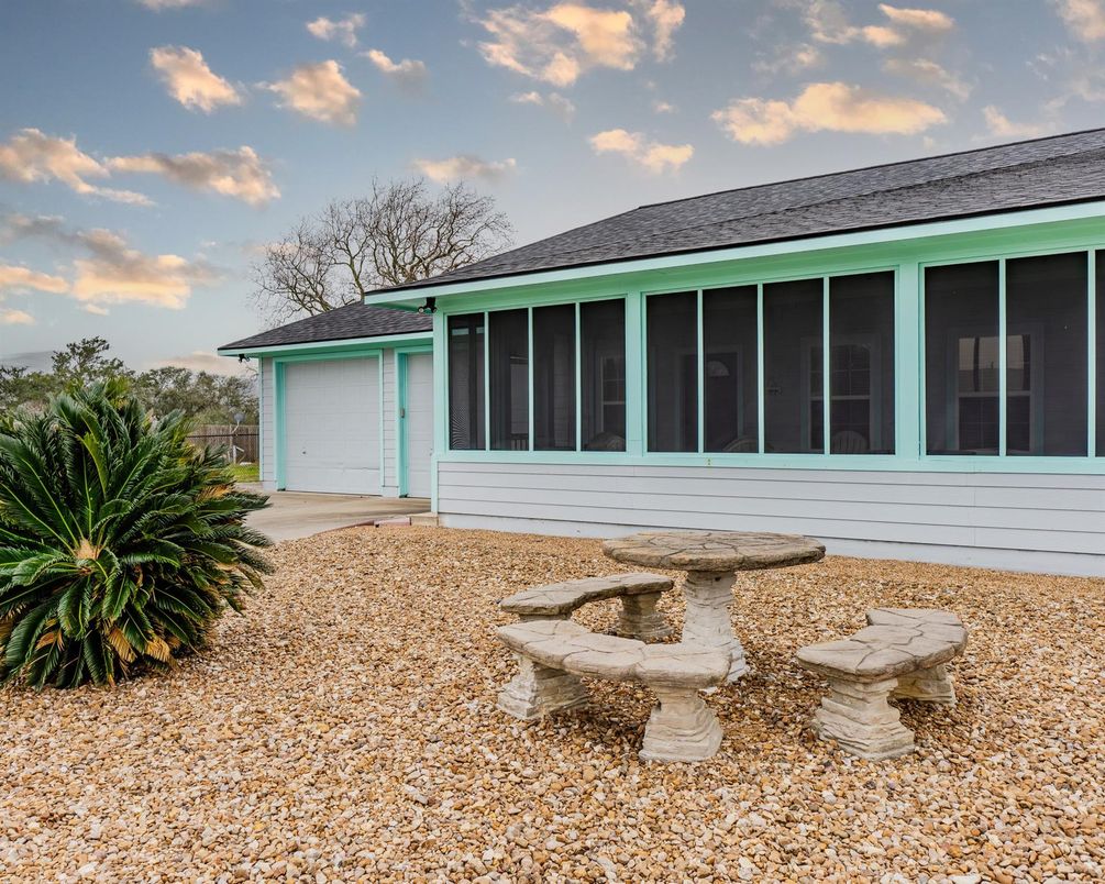 Detached Garage, Exterior