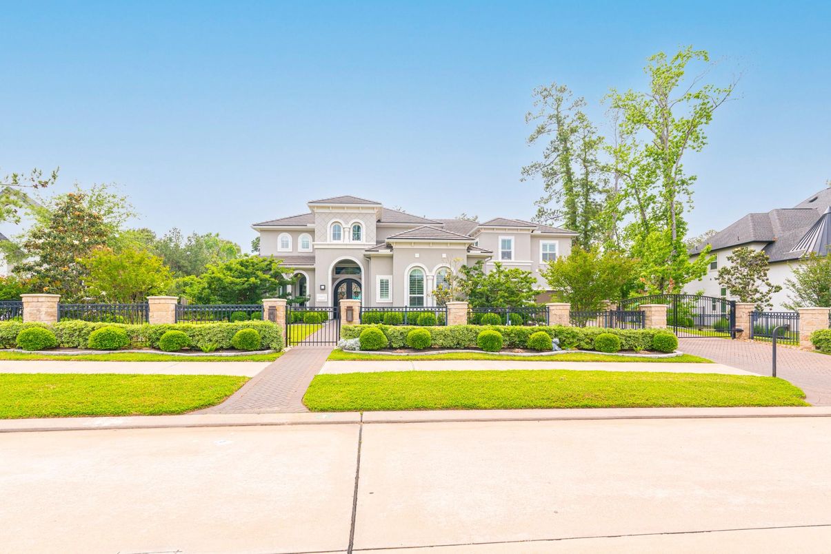Backyard, Exterior, Facade, French Provincial