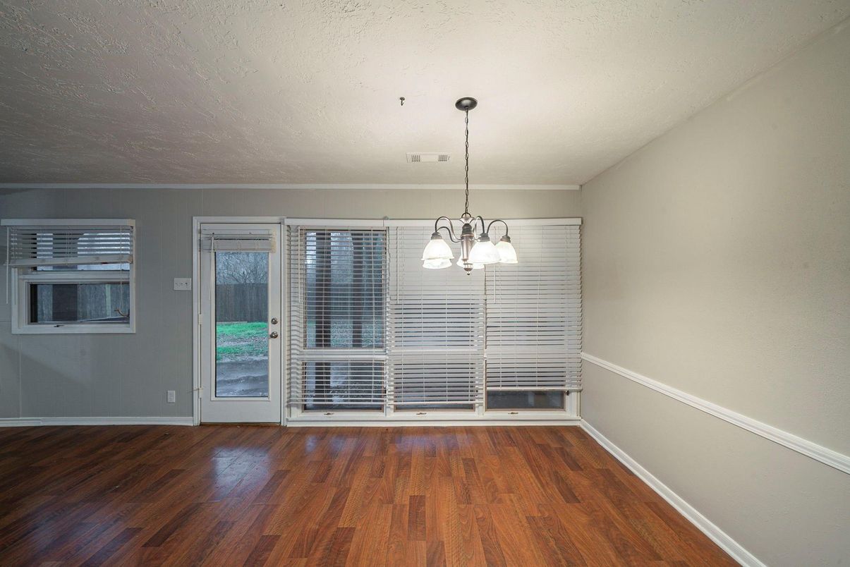 Chandelier, Empty room, Interior, Pendant Lights, Wood Texture Flooring