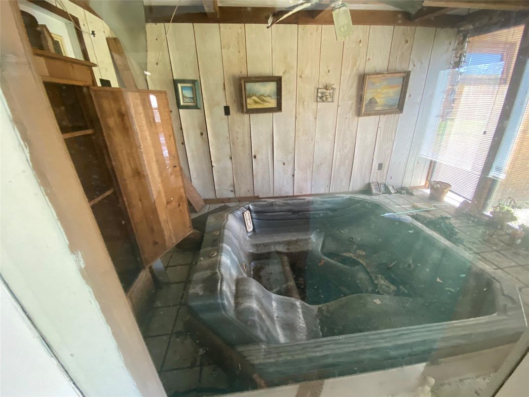 Hot Tub, Interior, Pool, Wooden Walls