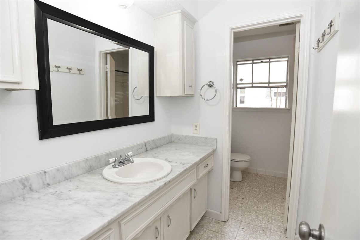 Bathroom, Interior, Tile Countertops