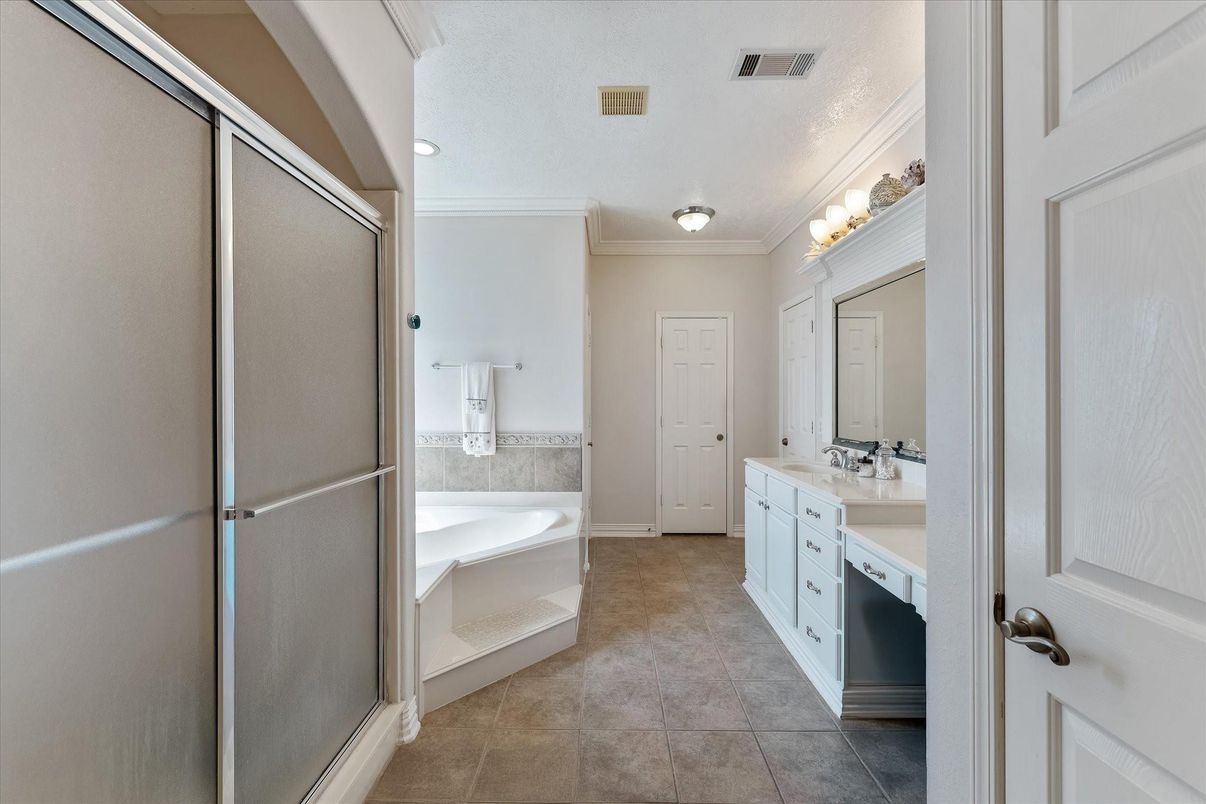 Bathroom, Dual Sink Vanities, Interior