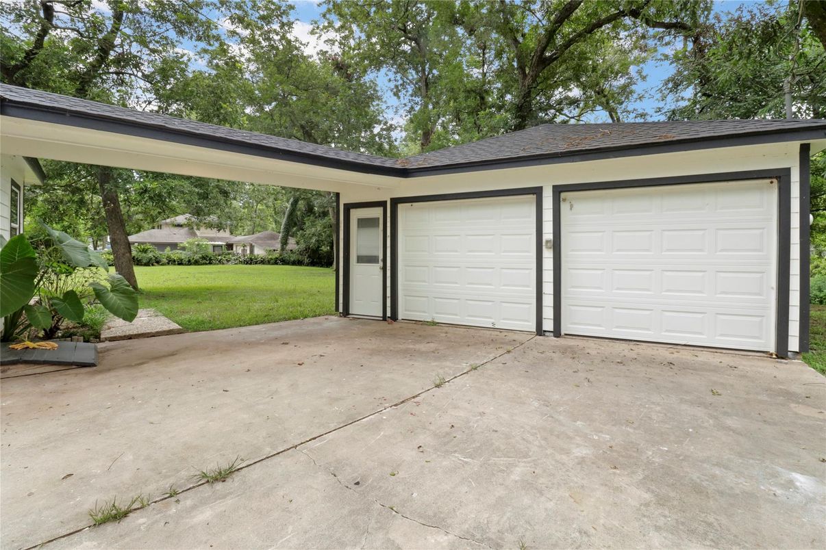 Detached Garage, Exterior