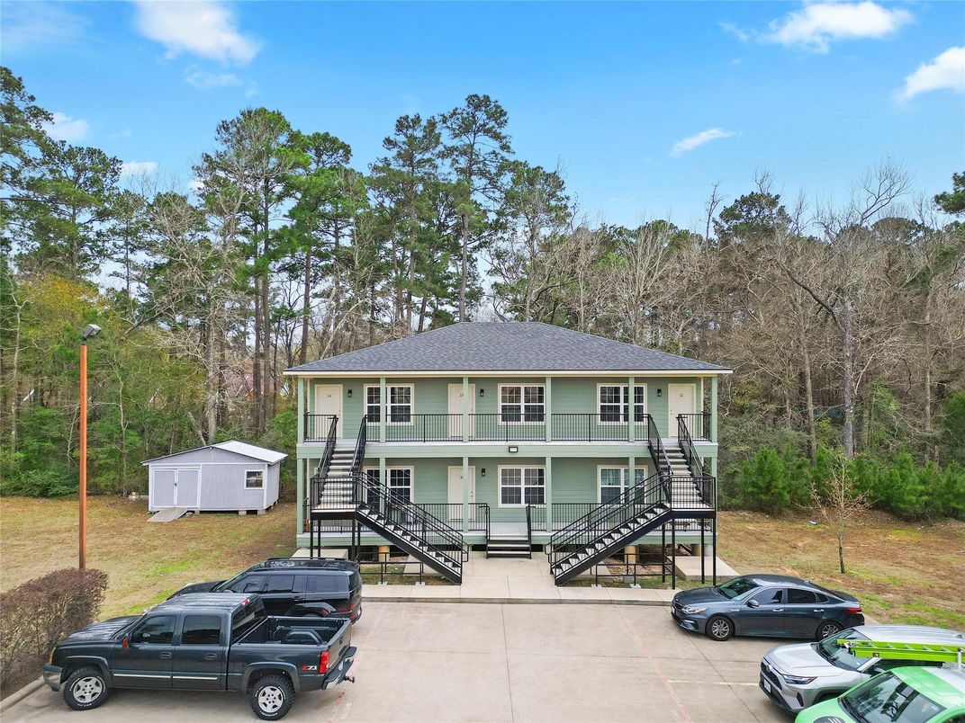 Exterior, Facade, Raised Ranch