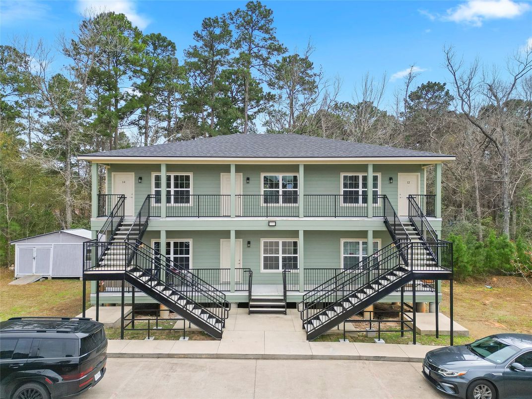 Backyard, Exterior, Facade, Raised Ranch