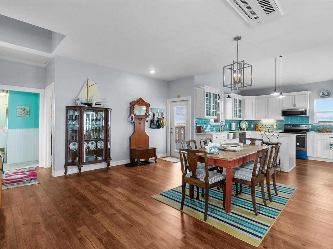 Dining room, Interior, Kitchen, Pendant Lights, Recessed Lighting, Wood Texture Flooring