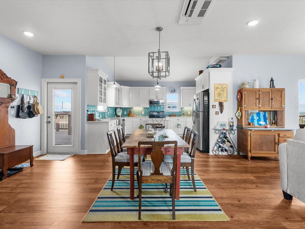 Dining room, Interior, Kitchen, Pendant Lights, Recessed Lighting, Wood Texture Flooring