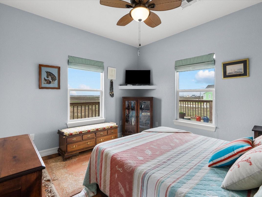 Bedroom, Interior, Water