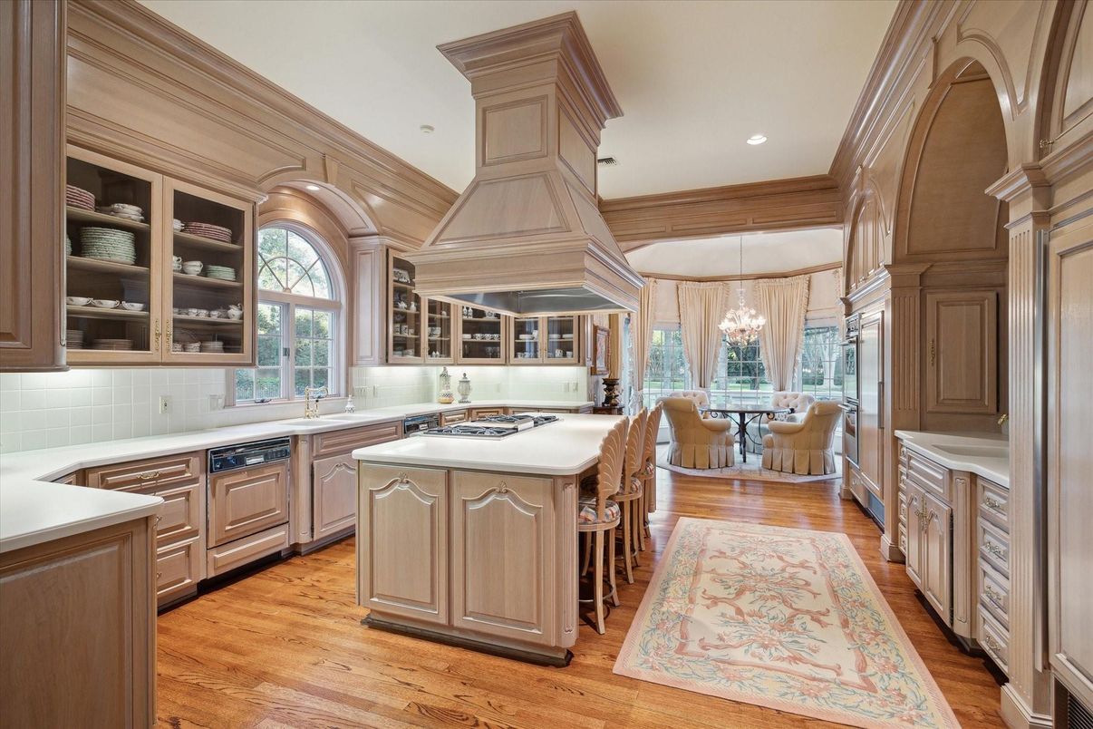 Chandelier, Dining room, Interior, Kitchen, Pendant Lights, Recessed Lighting, Wood Texture Flooring